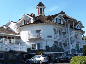 6-CA-SLO-MadonnaInn-Bldg