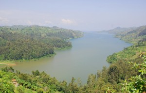 Lake Kivu in Ruanda, c: Kamageo