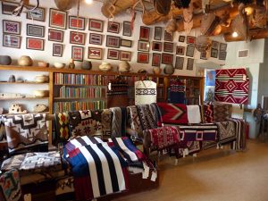 17-ganado-hubelltradpost-innen